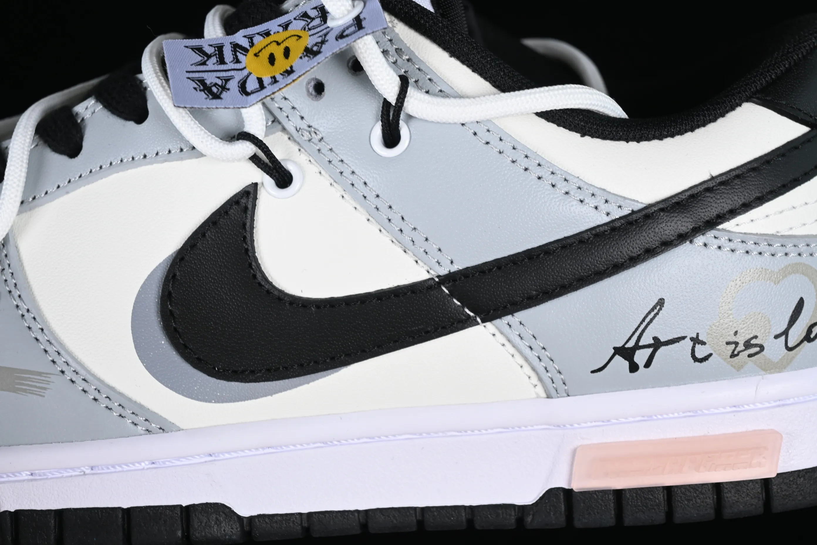 All Categories Nk SB Dunk Series Nk SB Dunk Low Low-top sneakers Nk Dunk Low Panda Prank-The Art of Love SB strappy low-top casual sneakers DD1391-100